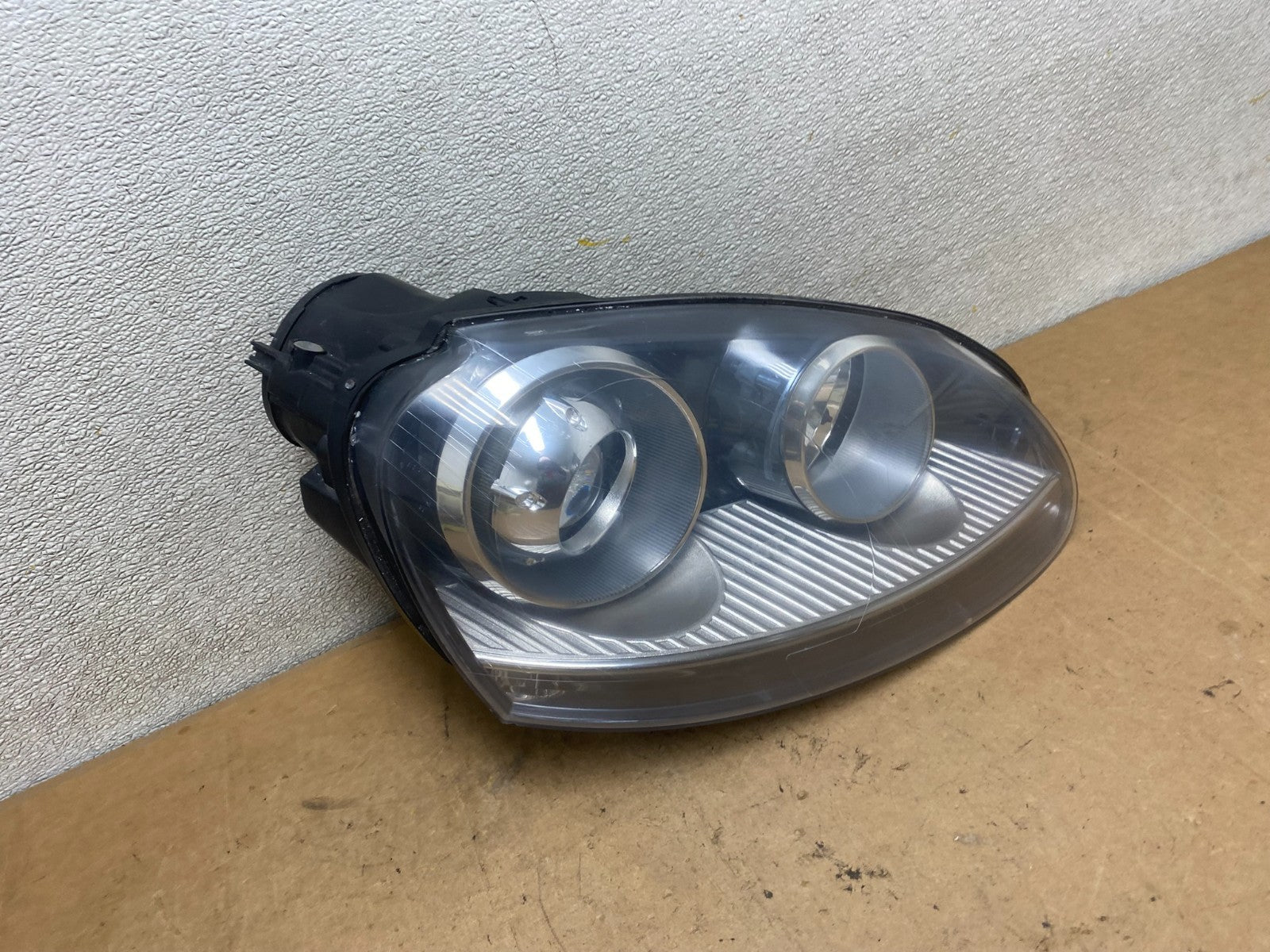 2006 to 2009 Volkswagen Jetta Golf Right RH HID Xenon Headlight Oem X5534 DW2