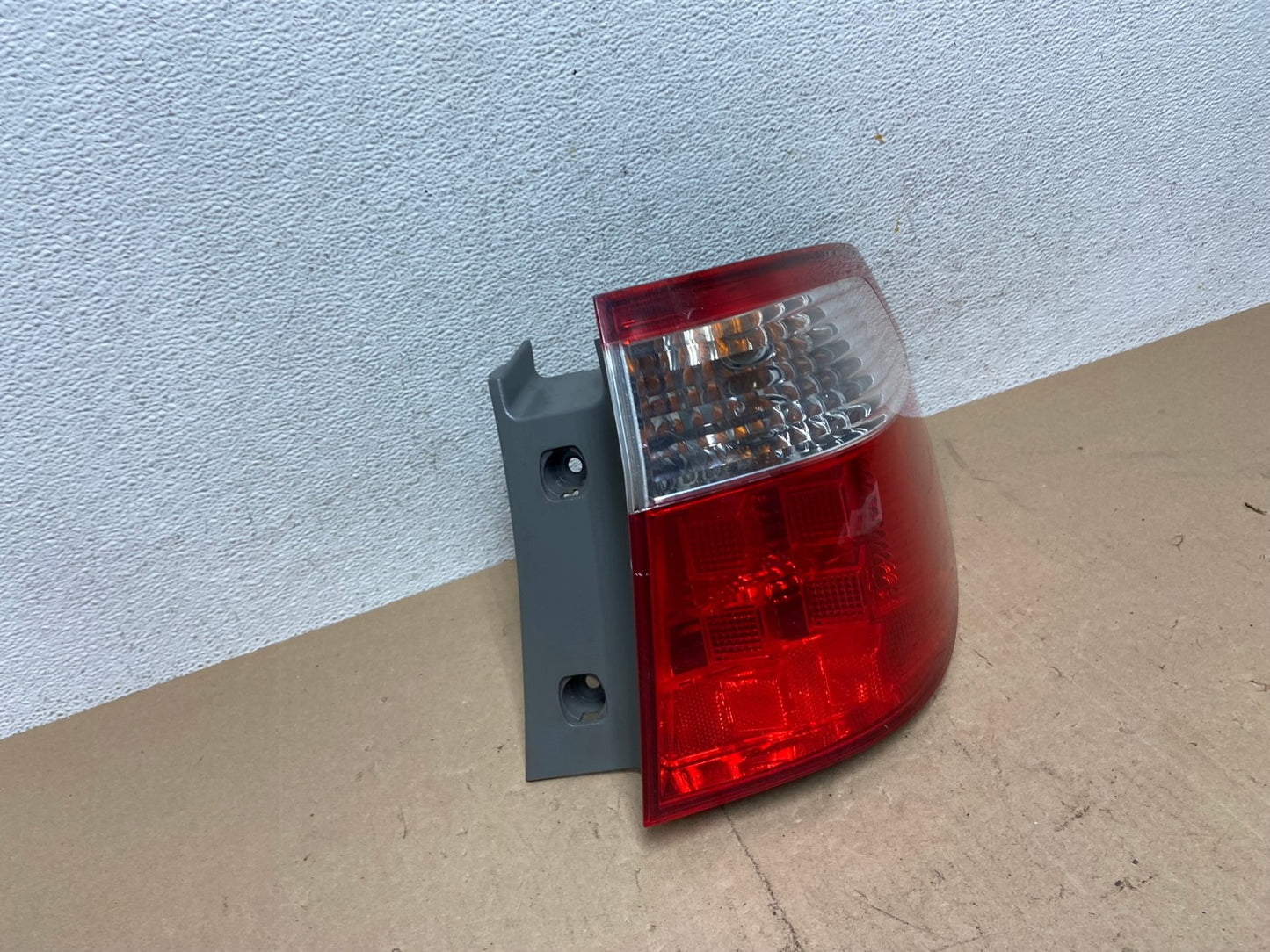 2005 2006 2007 Honda Odyssey Right Passenger RH Side Tail Light AE6853 LK2