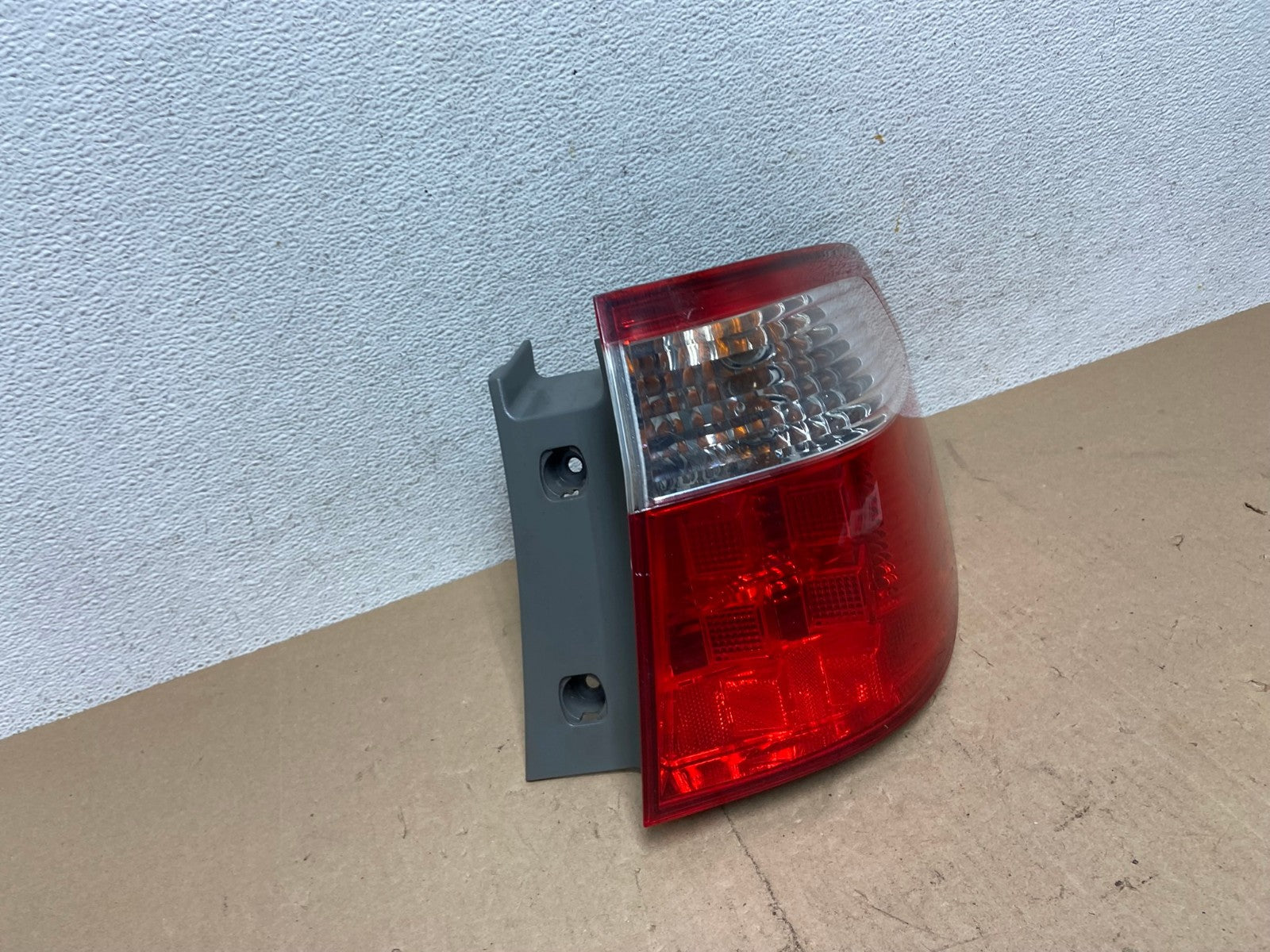 2005 2006 2007 Honda Odyssey Right Passenger RH Side Tail Light AE6853 LK2