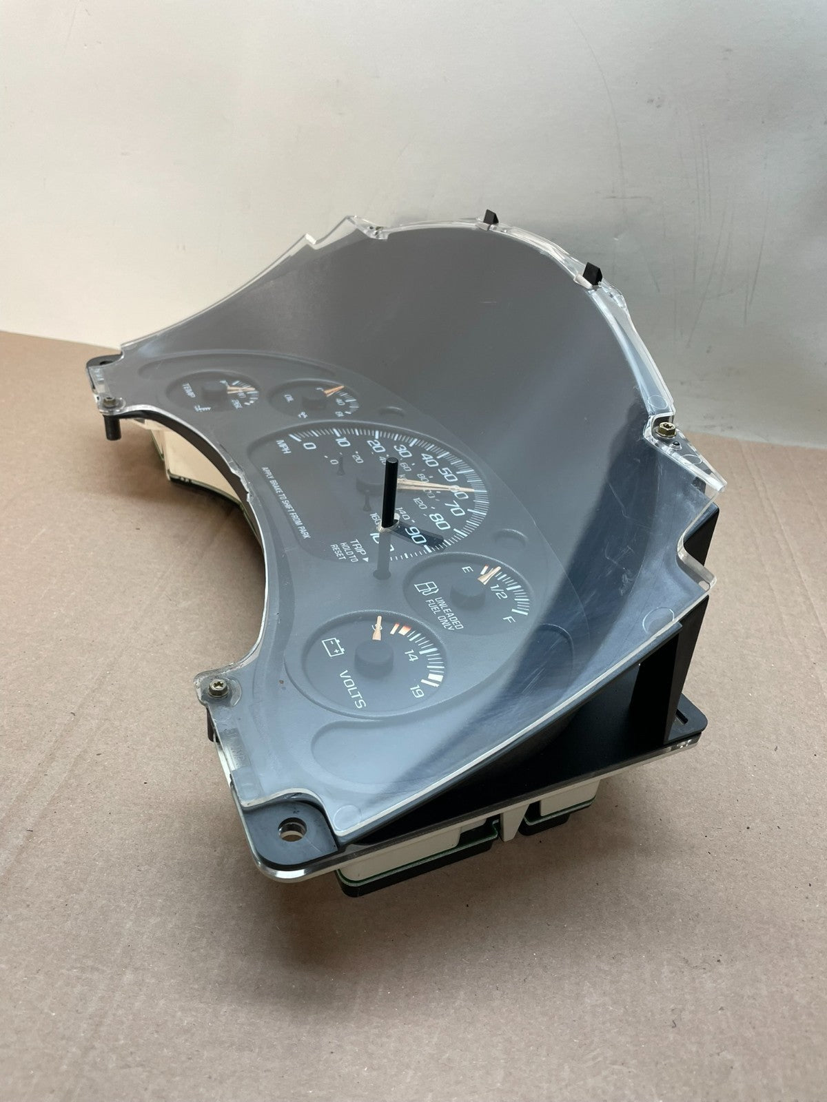 2001 to 2002 Chevrolet Express Speedometer Cluster Gauge AJ0875 DW2