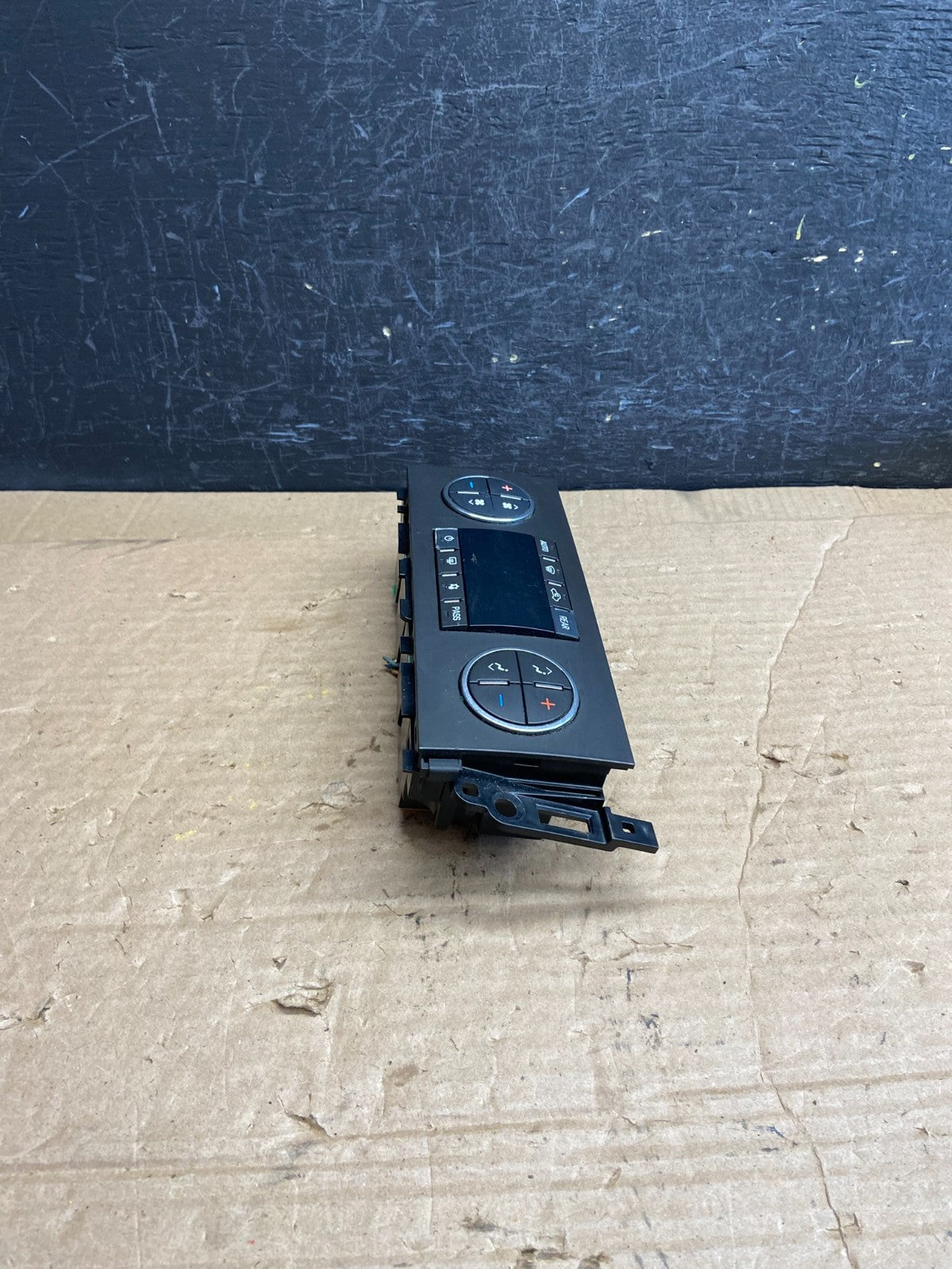 2012-2014 GMC Yukon Tahoe Automatic Climate Temperature Temp Control AF2199 DG2