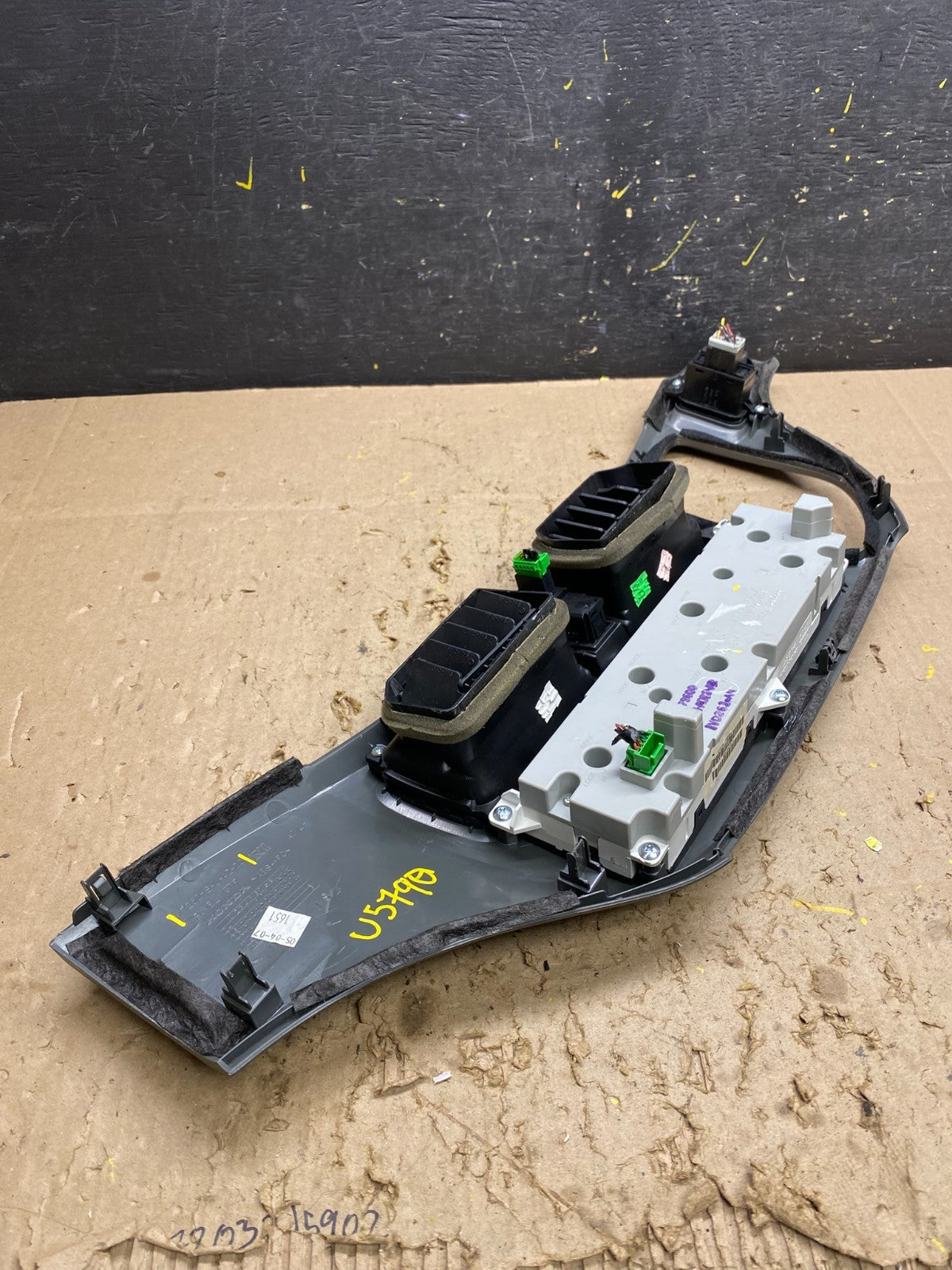2005 to 2010 Honda Odyssey Radio Climate Control Dash Trim Bezel U5790 DG6