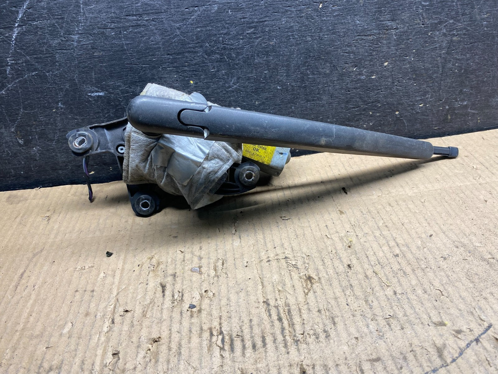 2011 to 2019 Ford Explorer Rear Windshield Wiper Motor OEM y1443 DG0