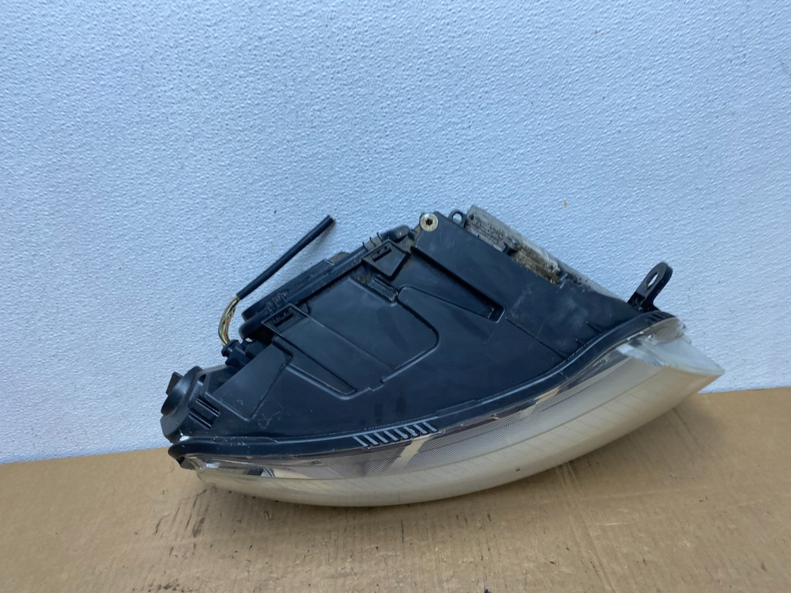 2005 to 2008 Audi A6 Right Passenger Side Headlight Xenon HID AC8323 DW6