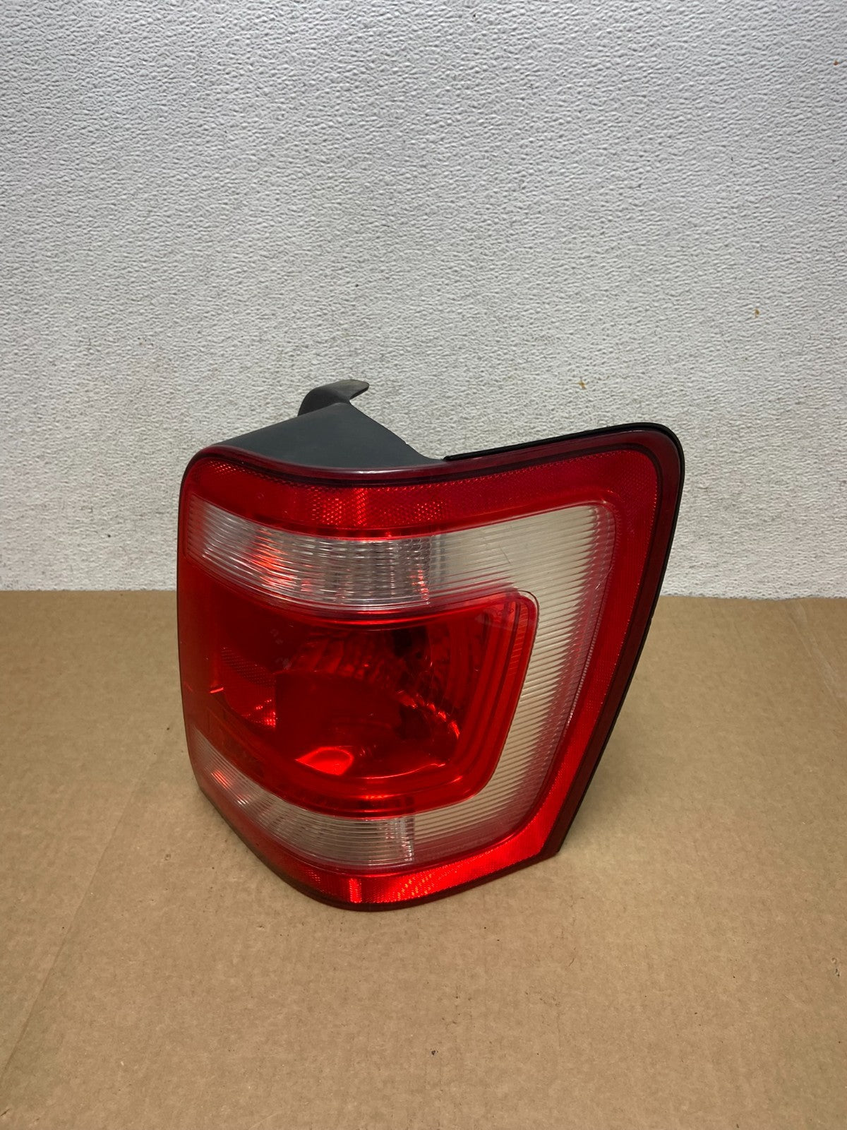 2008 to 2012 Ford Escape Right Passenger RH Side Tail Light AF9489 DW0