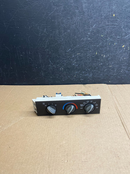 2001 - 2007 GMC Chevrolet Express 1500 Climate Control A/C AE4366 DG0