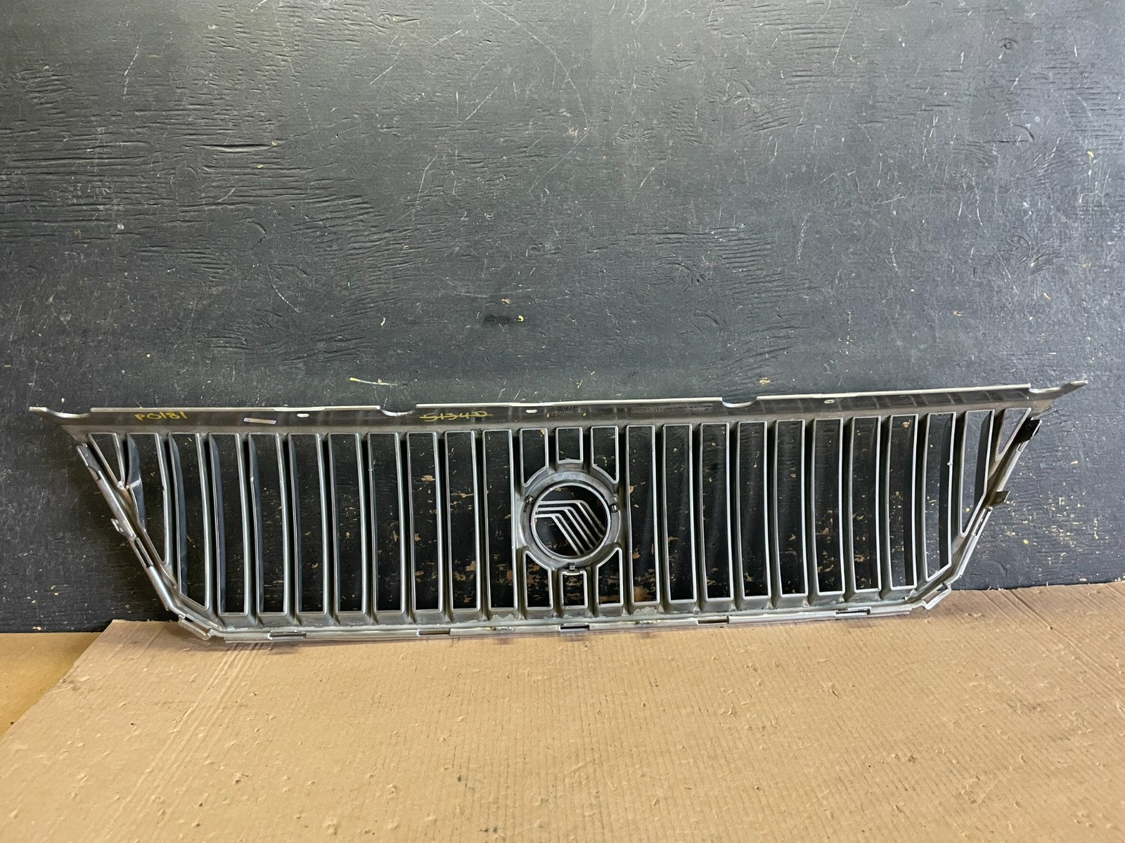 2004 to 2007 Mercury Monterey Front Grill Grille 3F23-17K945 OEM  aa2207 DG6