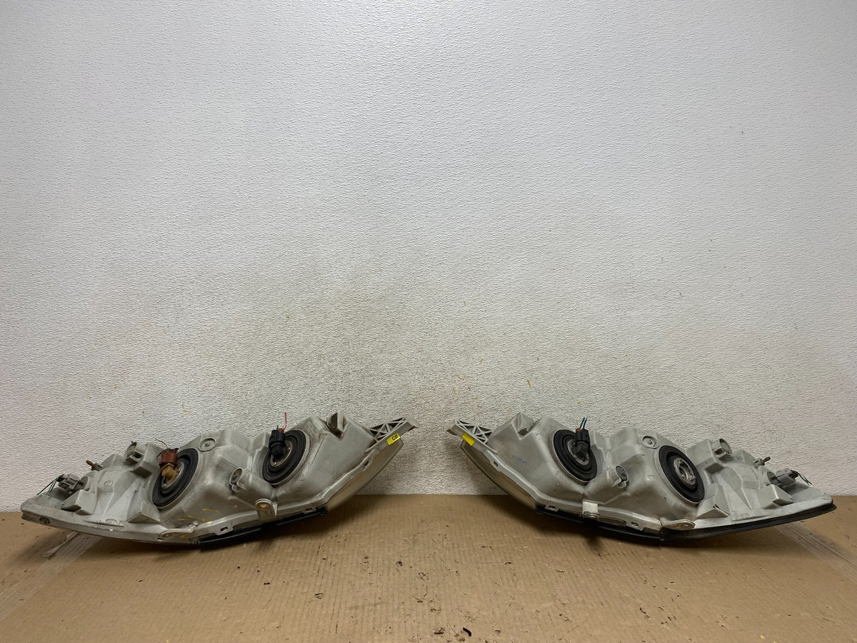 2000 to 2004 Toyota Avalon Halogen Left+Right Headlights AH5946 DW9