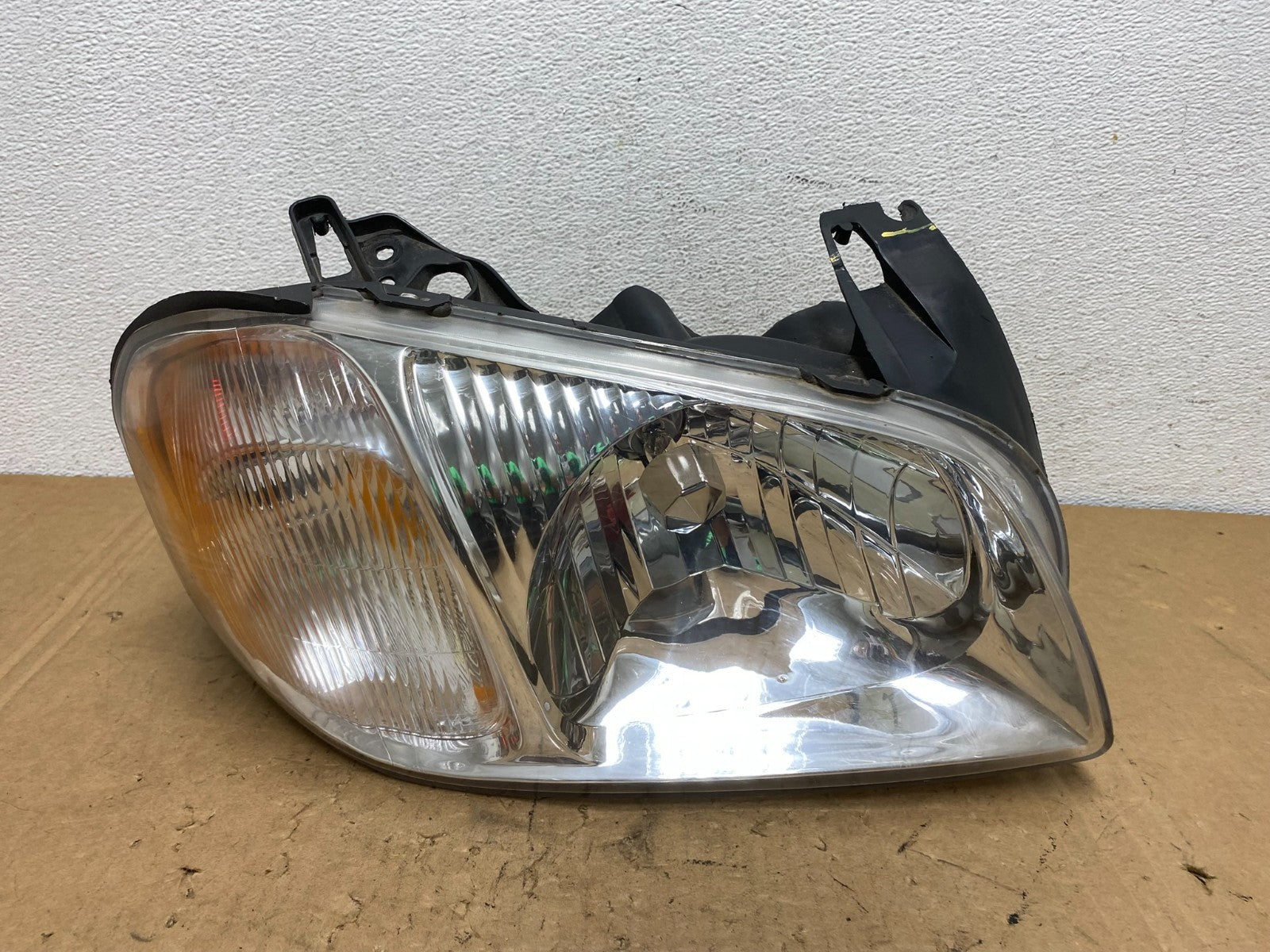 2001 2002 2003 2004 Mazda Tribute Right Passenger Rh Headlight AD3746 DW0