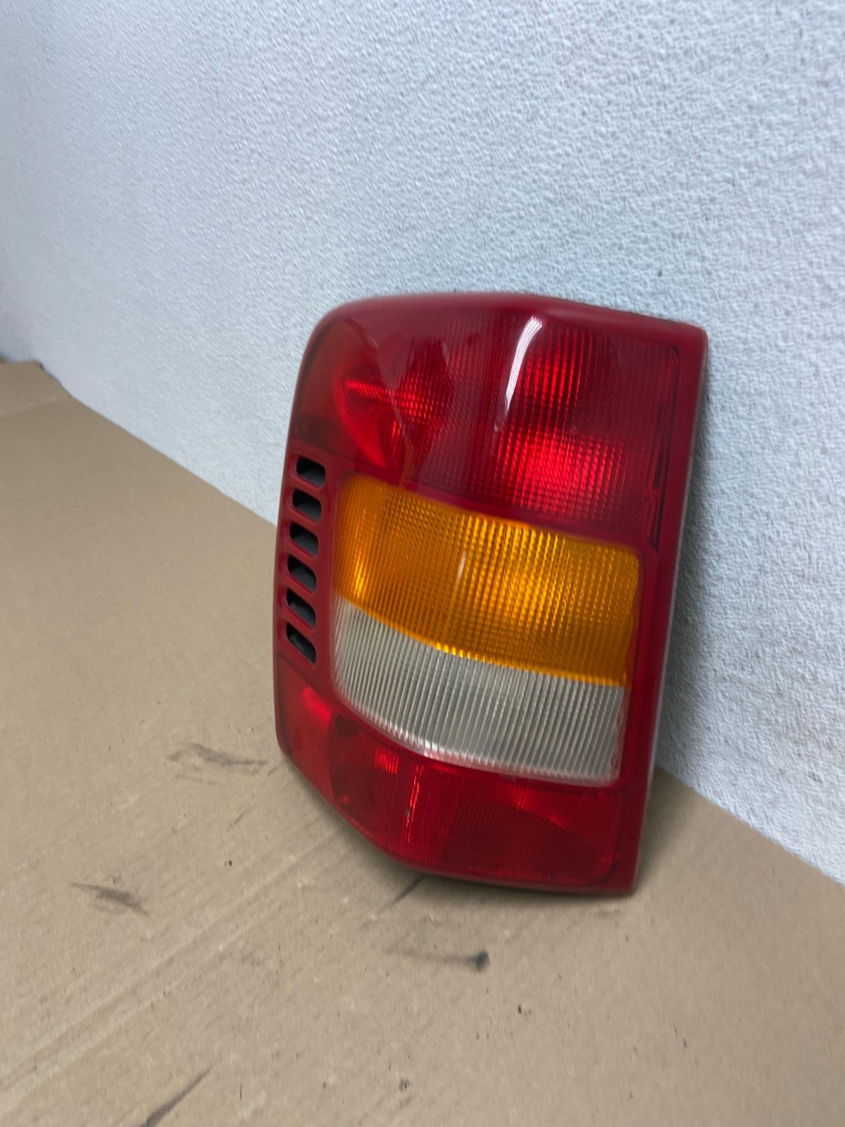 1999 - 2004 Jeep Grand Cherokee WJ Left Driver Lh Tail Light AE6978 LK1