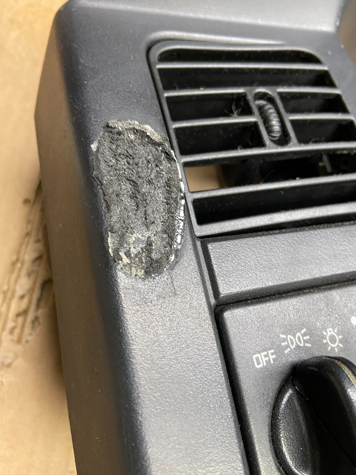 2001 2004 Dodge Dakota Speedometer Climate  Control Radio Panel Bezel Y2150 DG2