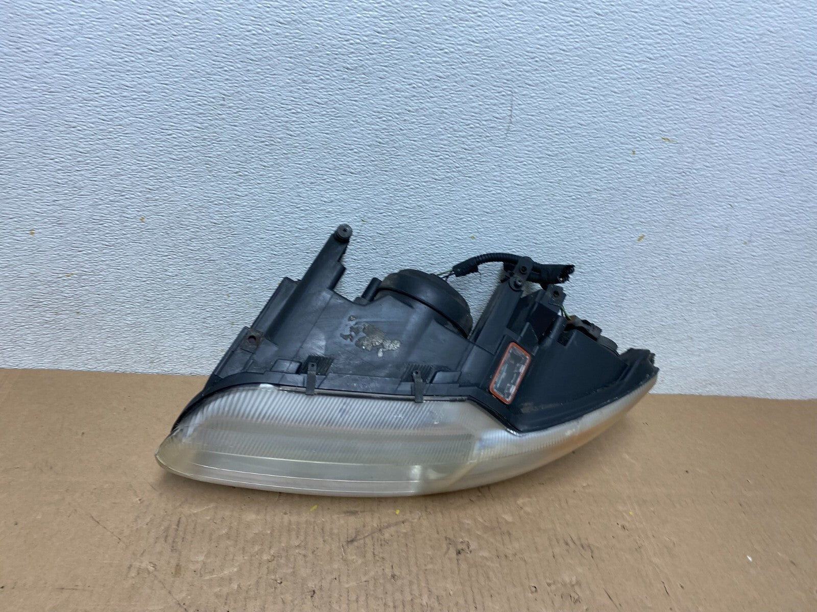 1996-2000 Chrysler Sebring Left Driver LH Side Halogen Headlight OEM N1180 DW6