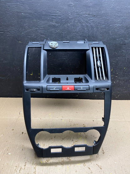 2008 - 2012 Land Rover LR2 Center Radio Climate Dash Air Vent Bezel u5144 DG0