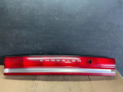 1993 to 1997 Chrysler Concorde Center Trunk Tail light P8501 DG0