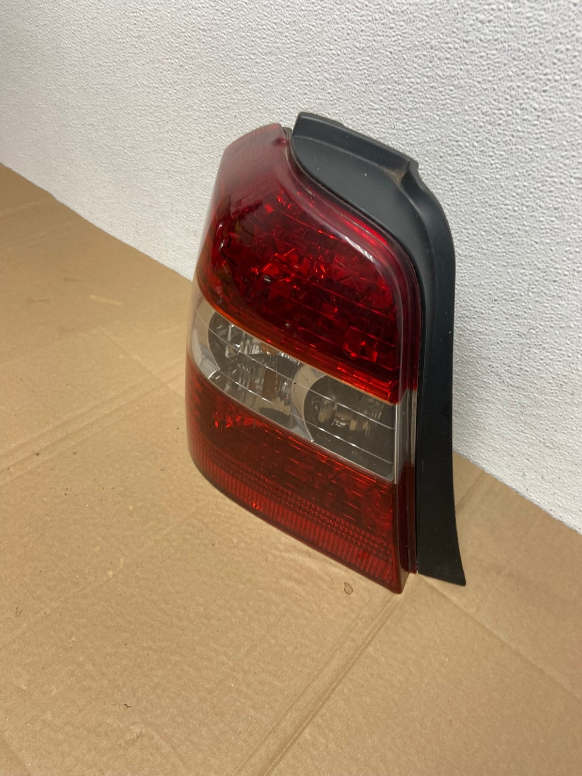 2004-2007 Toyota Highlander Left Driver LH Side Tail Light OEM AC3746 LK1