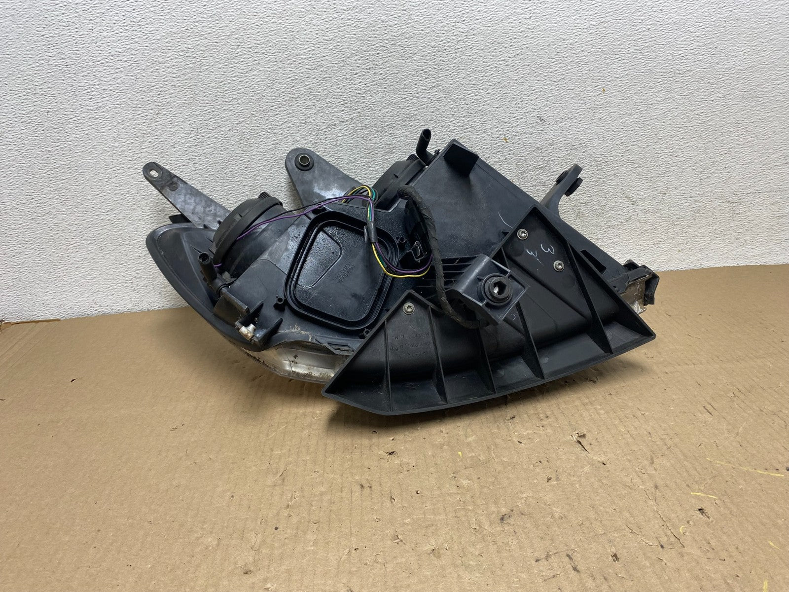 2007 to 2010 Saturn Outlook Left Driver LH Halogen Headlight AG8015 DW6