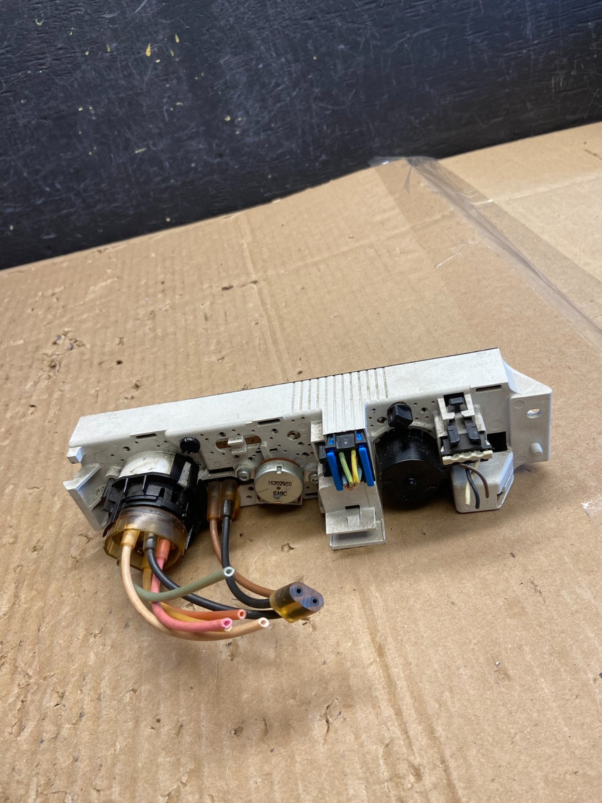 2001 - 2007 GMC Chevrolet Express 1500 Climate Control A/C AD6844 DG3