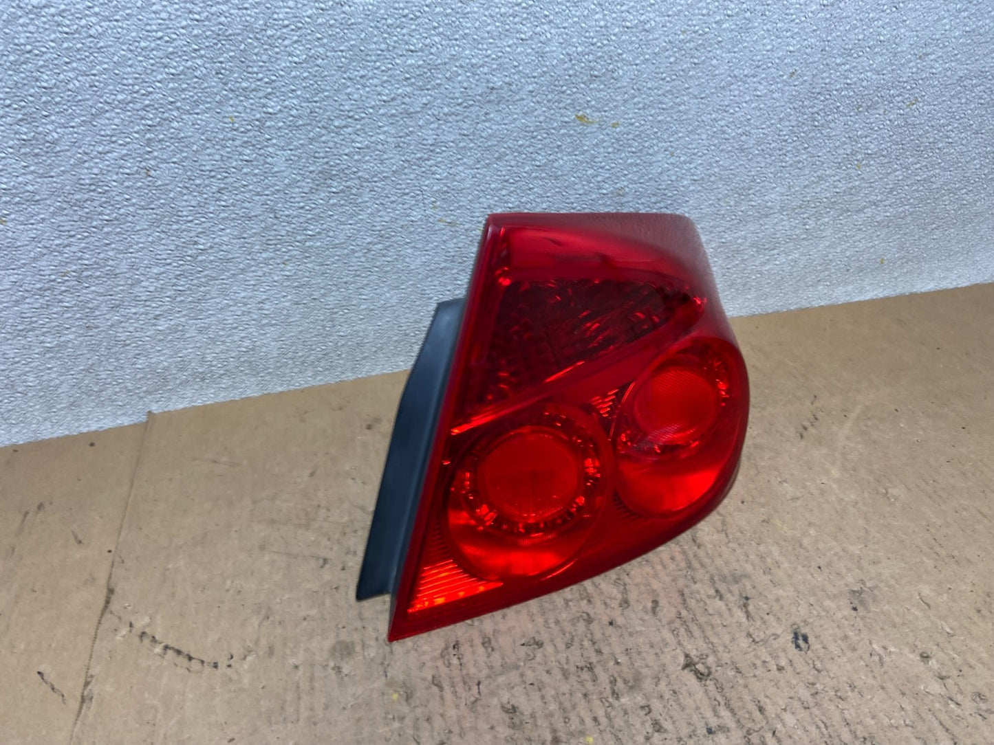 2005 to 2006 Infiniti G35 Right Passenger Side Tail Light OEM Z9418 DW2