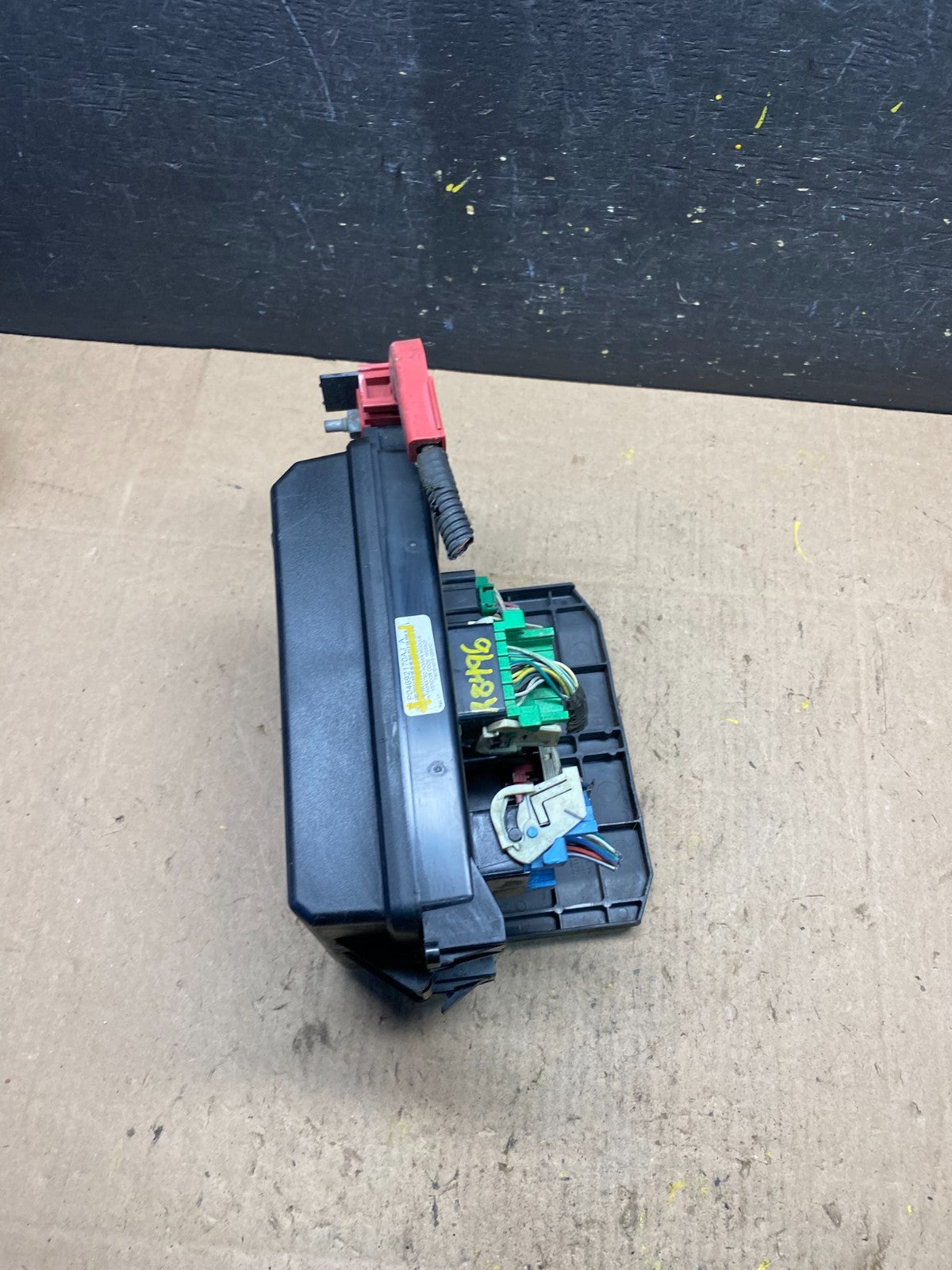 2008 Chrysler 300 Charger Totally Integrated Power Module Fuse Box TIPM R8496 DG4
