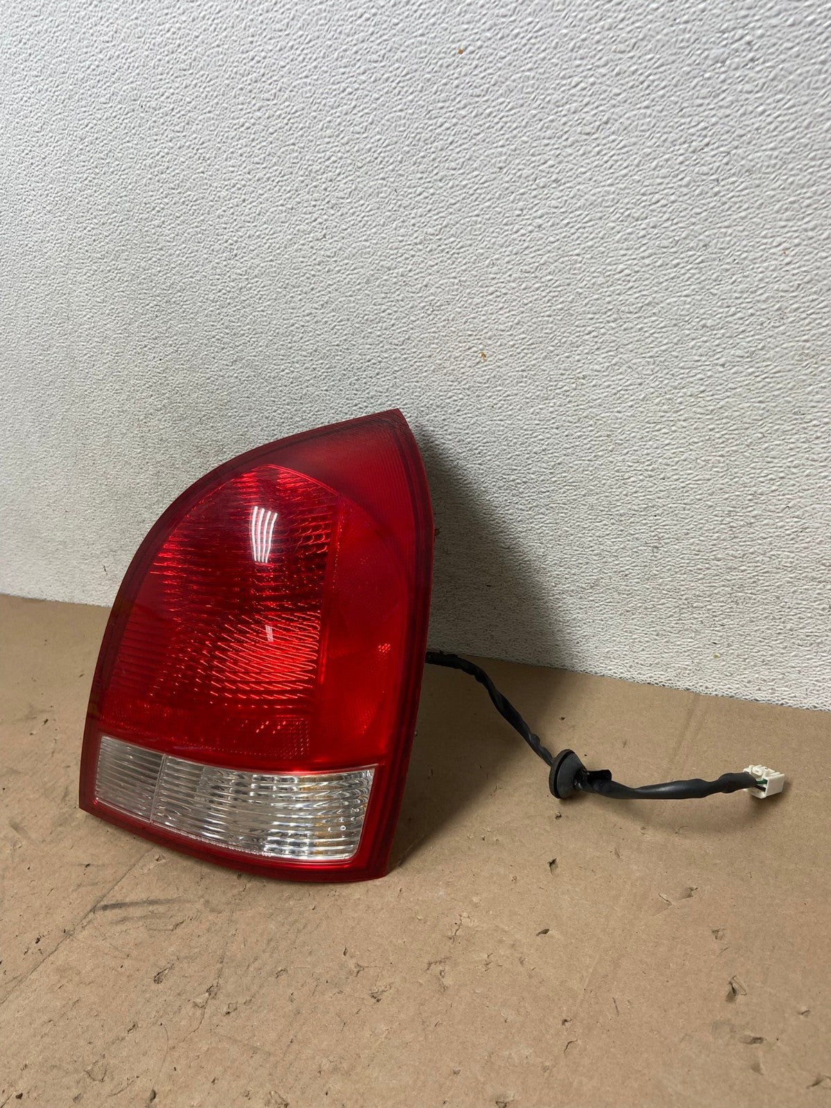 2001 2002 2003 Hyundai Elantra Right Passenger Rh Tail Light AG4968 LK1