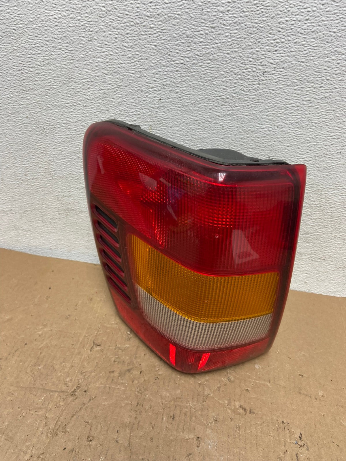 1999 - 2004 Jeep Grand Cherokee WJ Left Driver Lh Tail Light AD8190 LK0