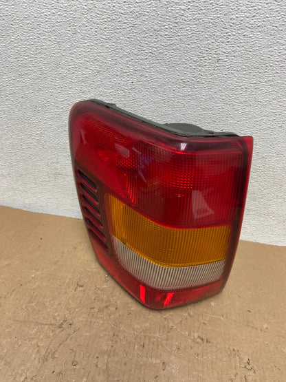 1999 - 2004 Jeep Grand Cherokee WJ Left Driver Lh Tail Light AD8190 LK0