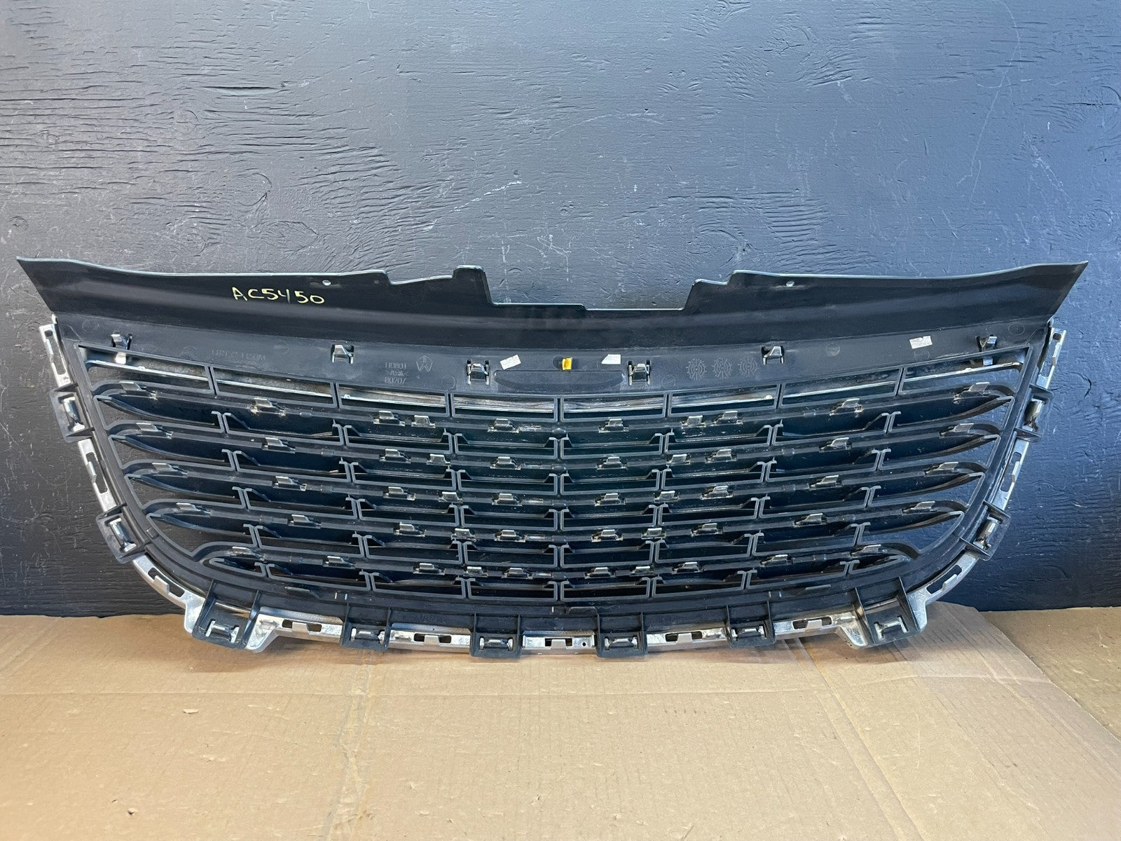 2011 to 2016 Chrysler Town & Country Front Upper Grill Grille AC5450 DG3