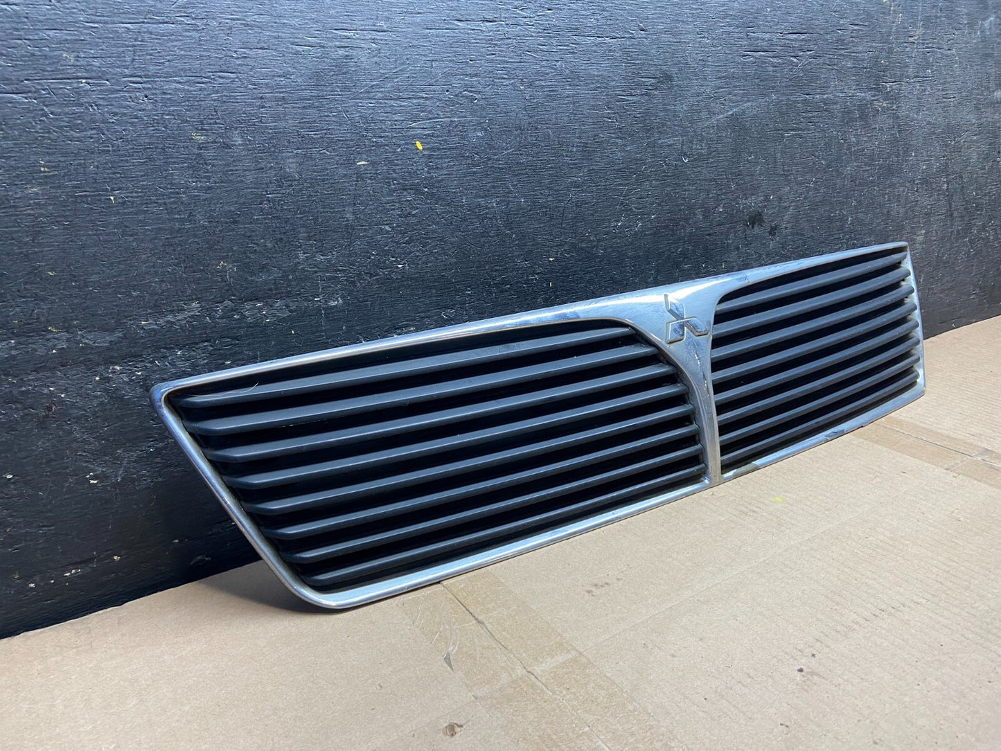 2002 2003 Mitsubishi Lancer Front Upper Radiator Grille Grill OEM C8494 DG12