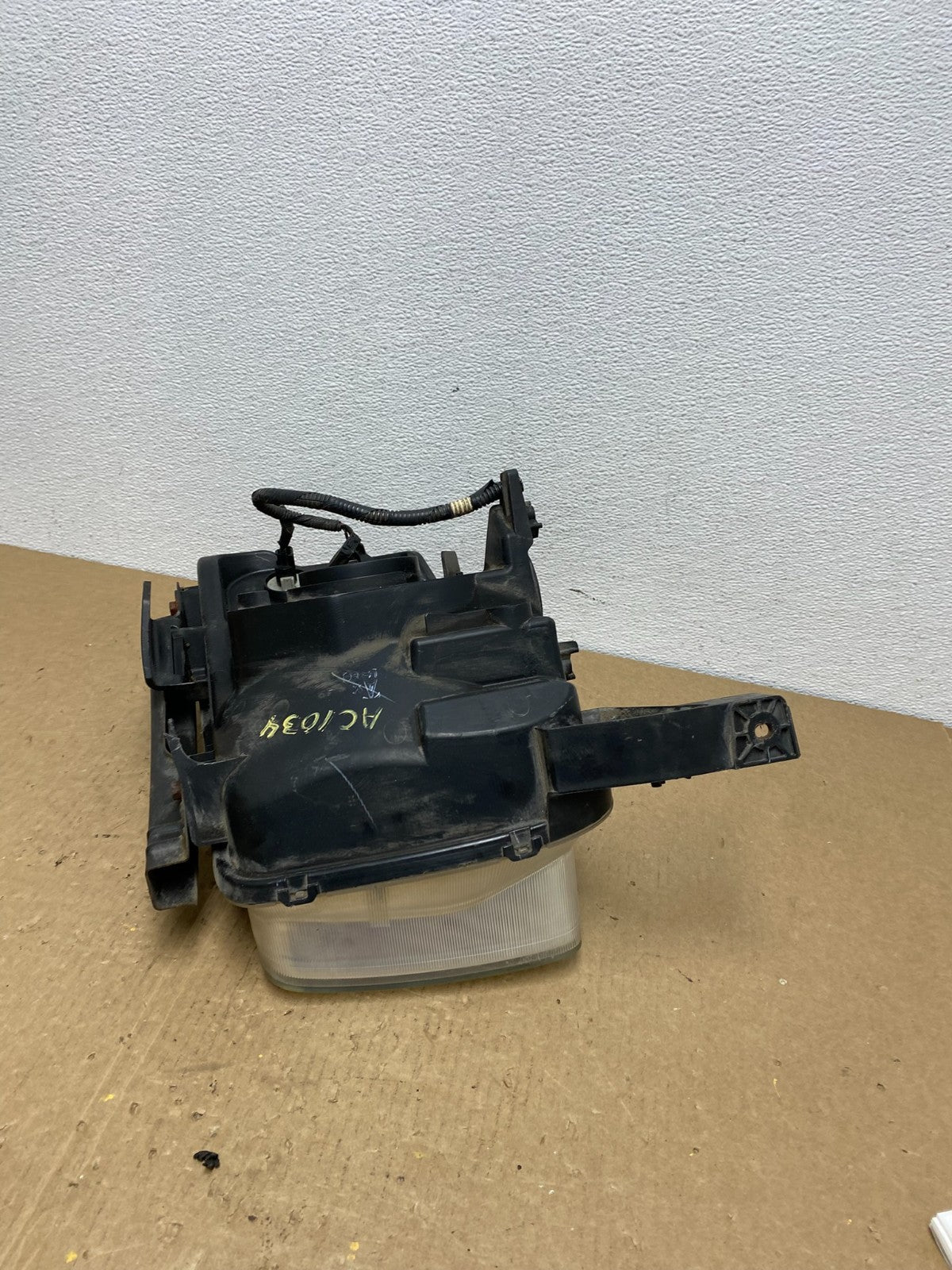 2003 to 2006 Honda Element Right Passenger Rh Side Headlight Oem AC1034 DW10