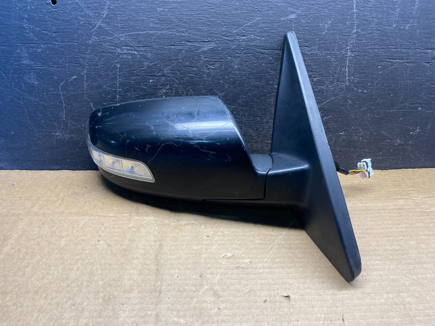 2011 to 2015 Kia Sorento Right Passenger Door Mirror Turn Signal AD9686 DW0