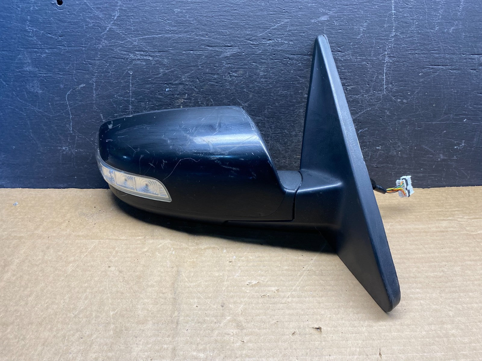 2011 to 2015 Kia Sorento Right Passenger Door Mirror Turn Signal AD9686 DW0