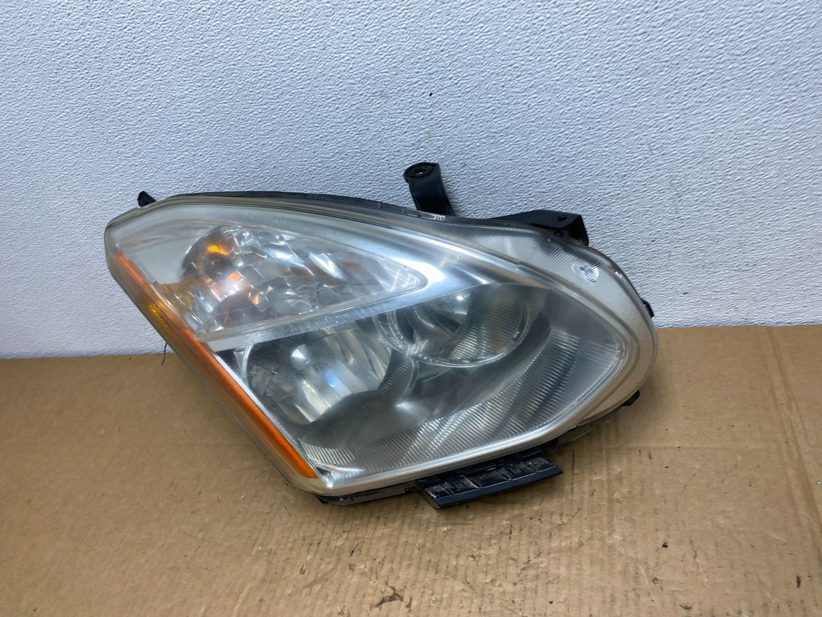 2009-2013 Nissan Rogue Right Passenger Halogen Headlight AC7637 DW1