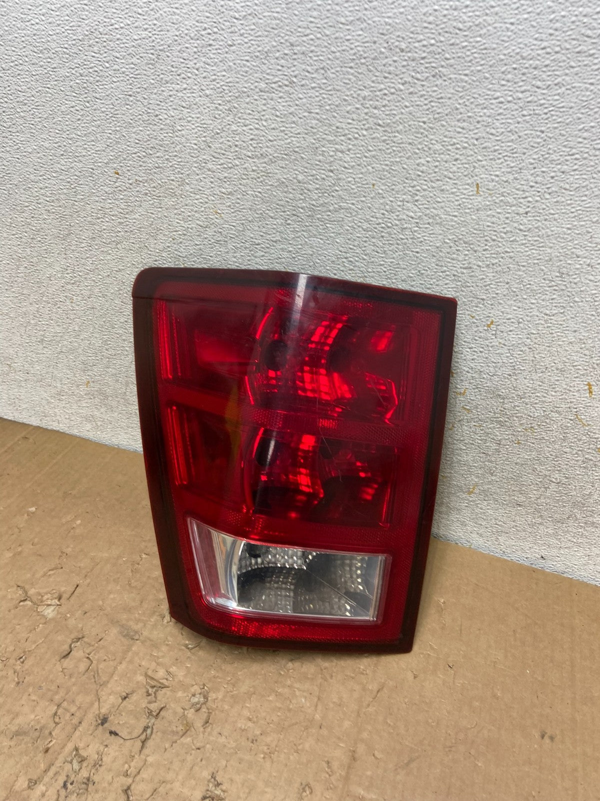 2005 to 2006 Jeep Grand Cherokee Left Driver Side Lh Tail Light AI9401 LK0
