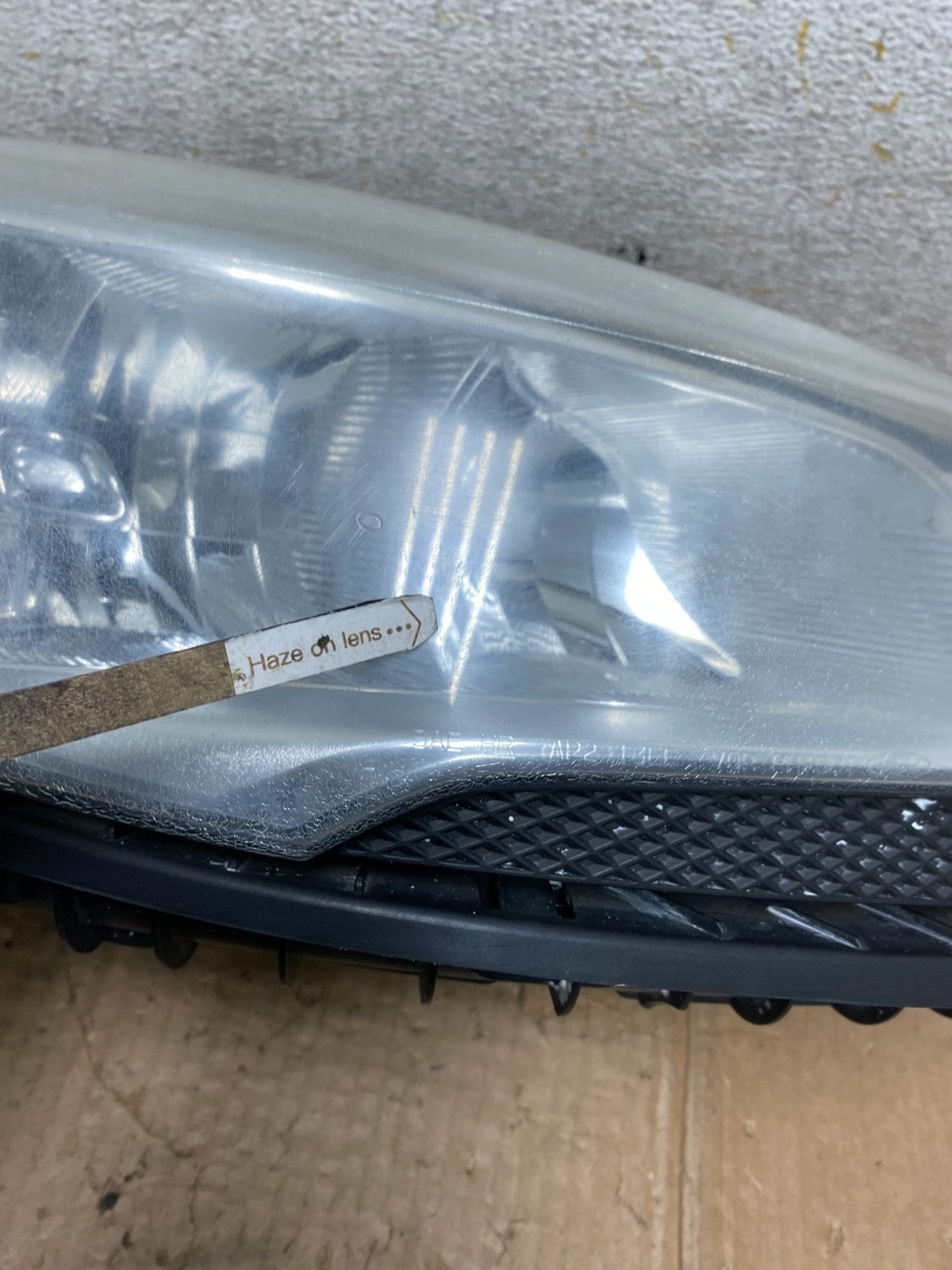 2013 - 2016 Ford Escape Headlight Right Passenger RH Side Halogen AI5463 DW5
