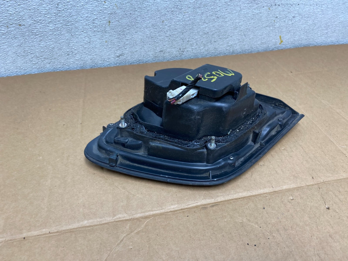 1997 1998 1999 Nissan Maxima Right Passenger RH Inner Tail Light M0538 DG6