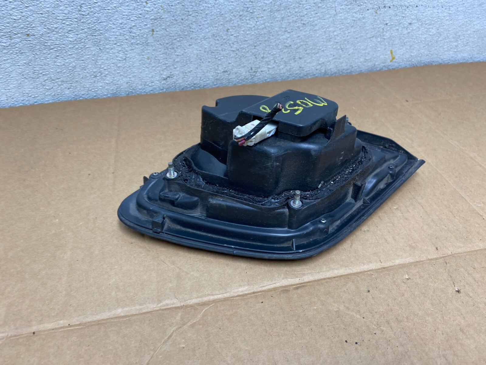 1997 1998 1999 Nissan Maxima Right Passenger RH Inner Tail Light M0538 DG6