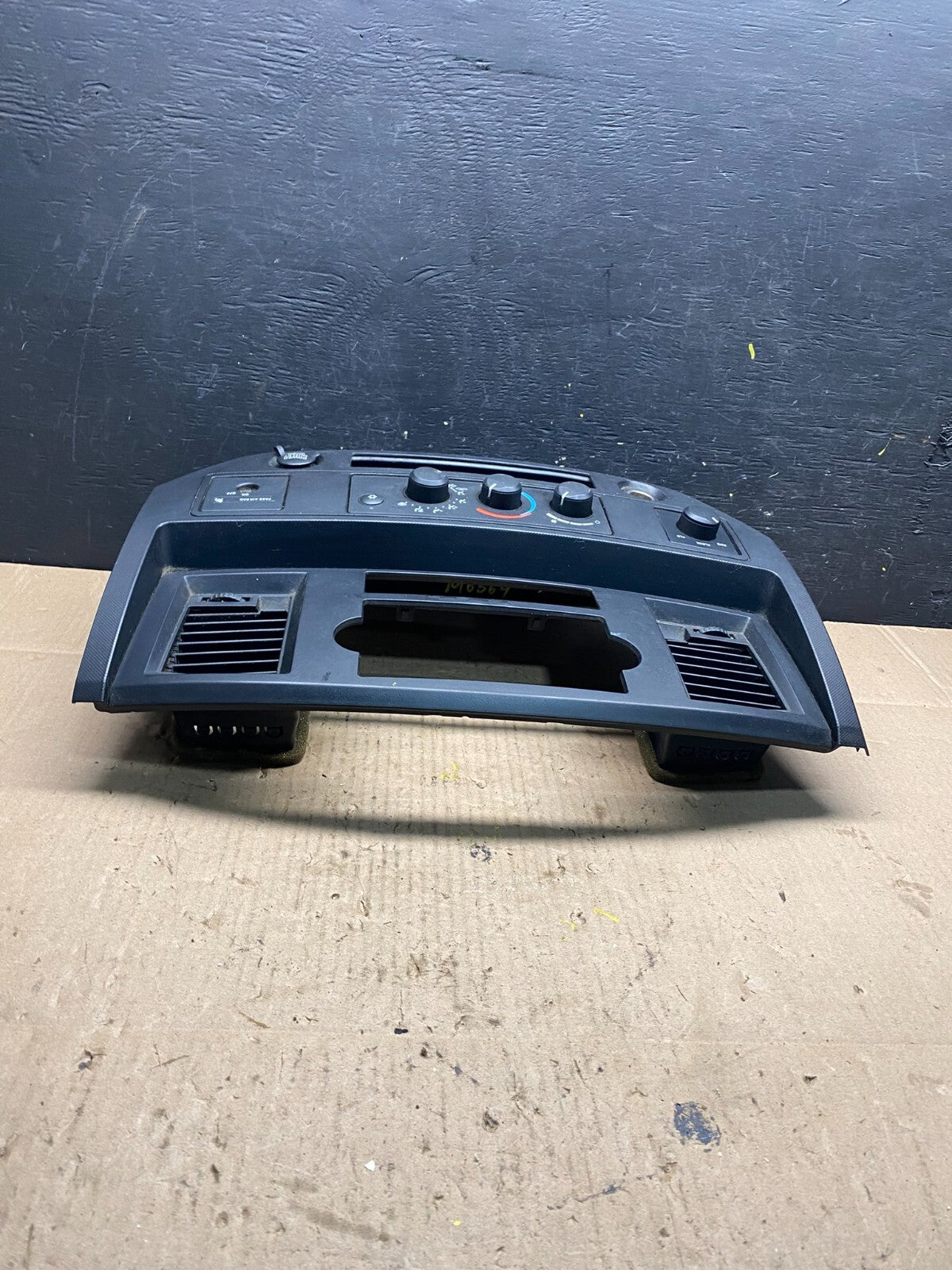 2002 to 2005 Dodge Ram Radio Climate Control Dash Air Vent Bezel Trim M6564 DG3