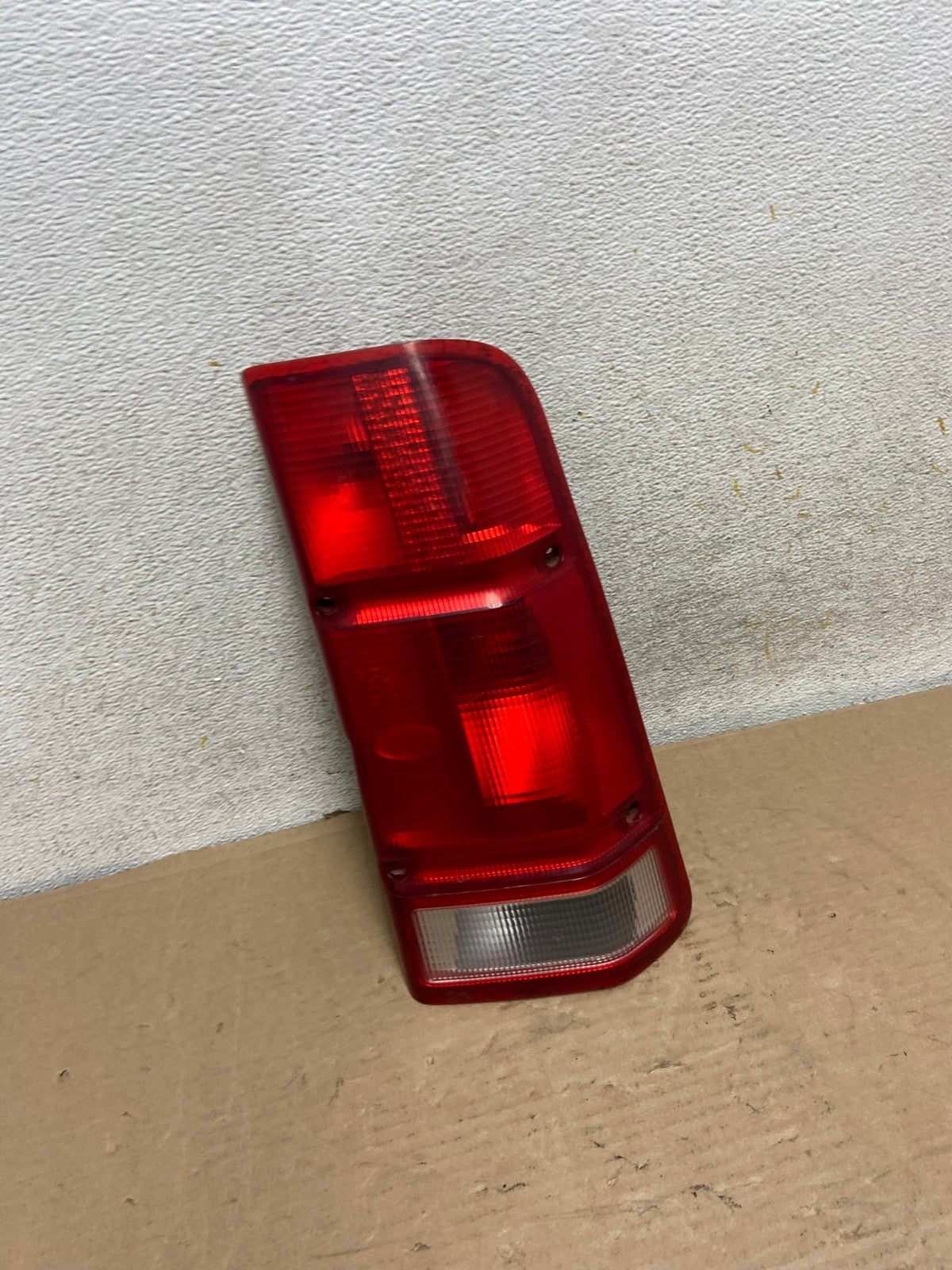 1999 - 2002 Land Rover Discovery Right Passenger Side Tail Light AH9451 LK2