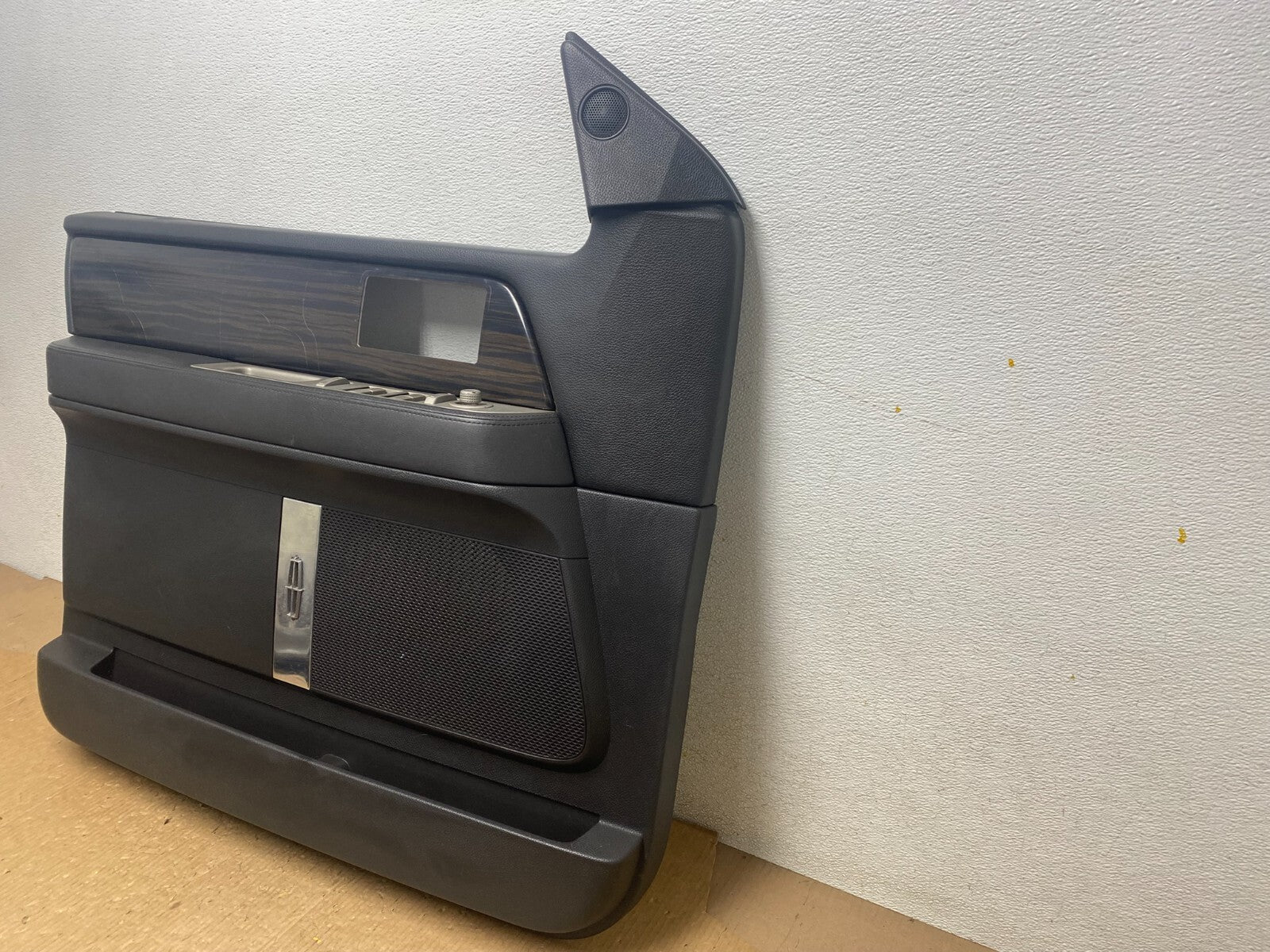 2007-2015 Lincoln Navigator Left Front Door Panel G1773 DG11