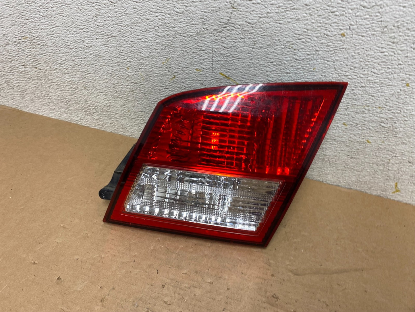 2002-2004 Infiniti i35 Inner Right Passenger Rh Side Tail Light OEM O9762 DW1