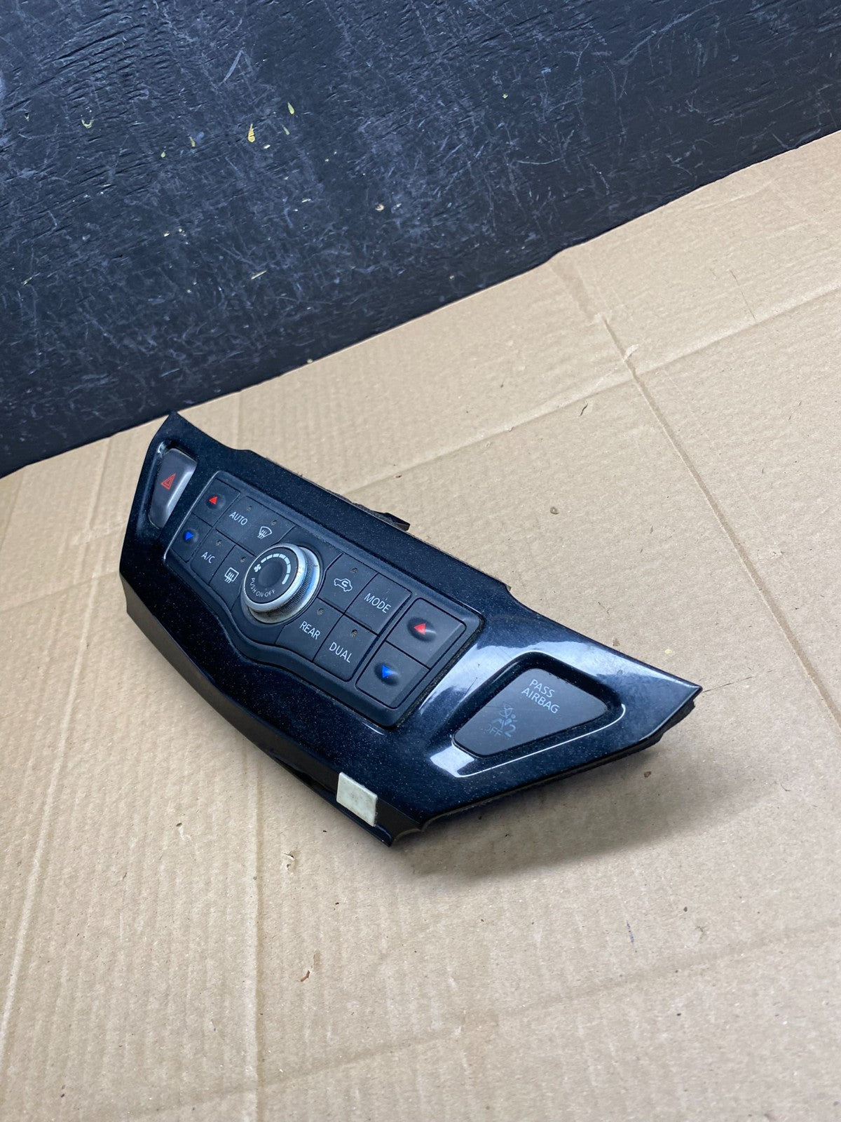 2013 to 2018 Nissan Pathfinder Radio Audio Climate Control AC9297 DG3