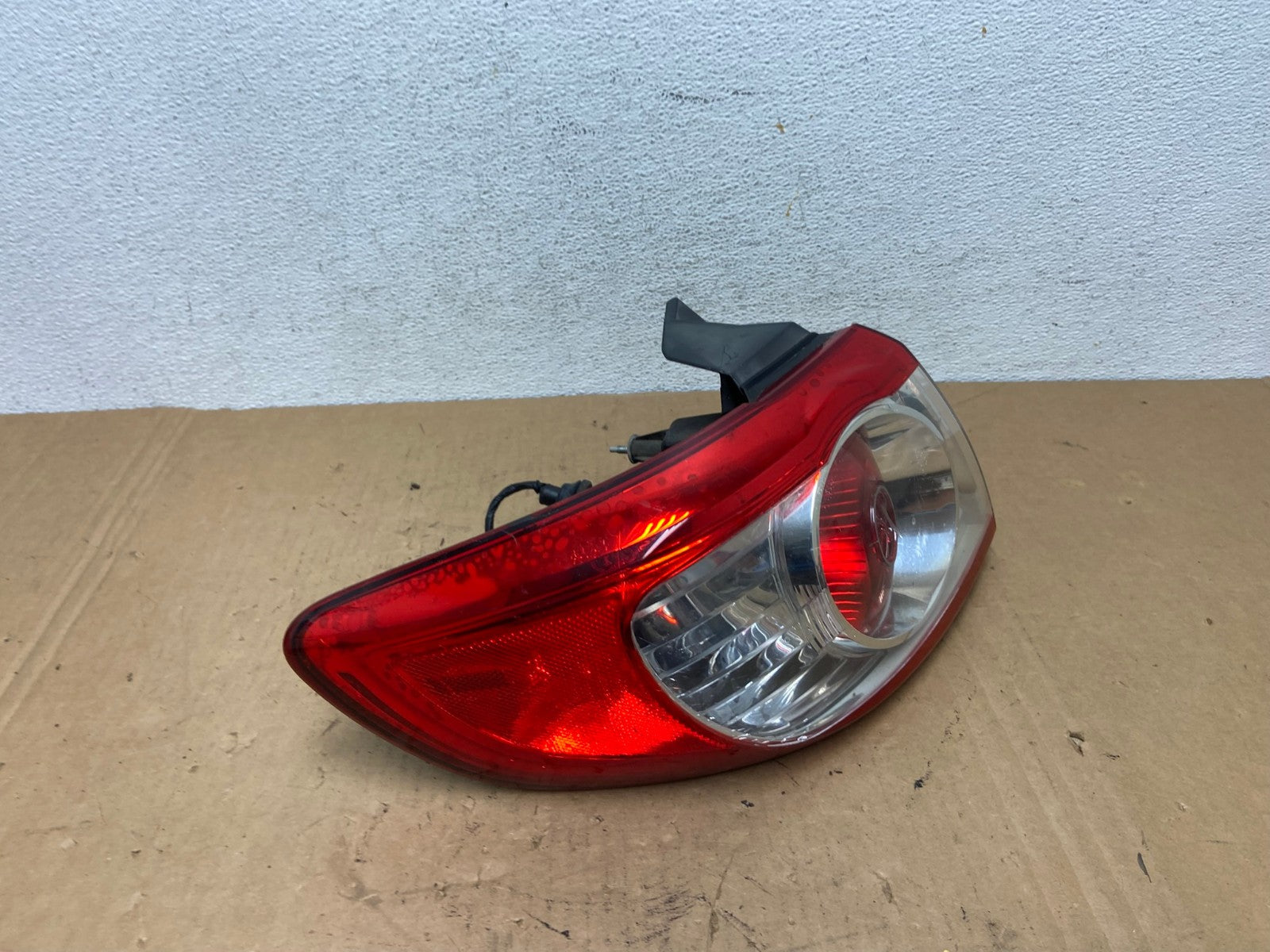 2010 to 2012 Hyundai Santa Fe Left Driver Side LH Tail Light AD3122 LK2