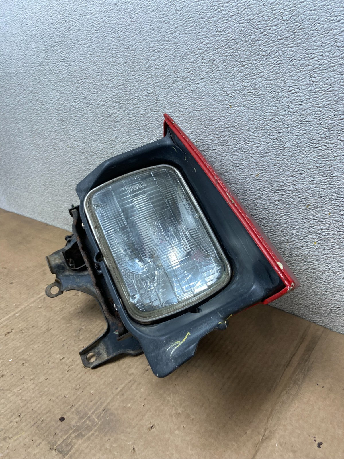 1987 to 1990 Nissan Pulsar Right Passenger Side Headlight AA64711
