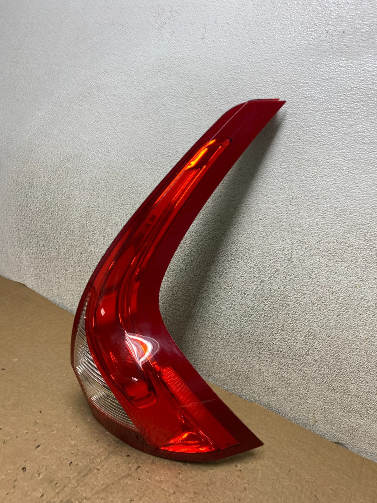 2009 to 2011 Volvo XC60 Right Passenger RH Tail Light Oem V0316 DW1