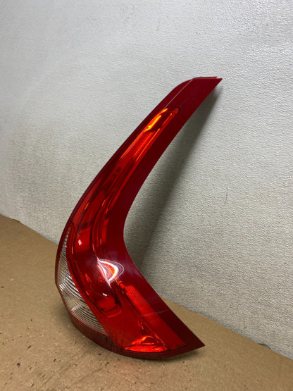 2009 to 2011 Volvo XC60 Right Passenger RH Tail Light Oem V0316 DW1