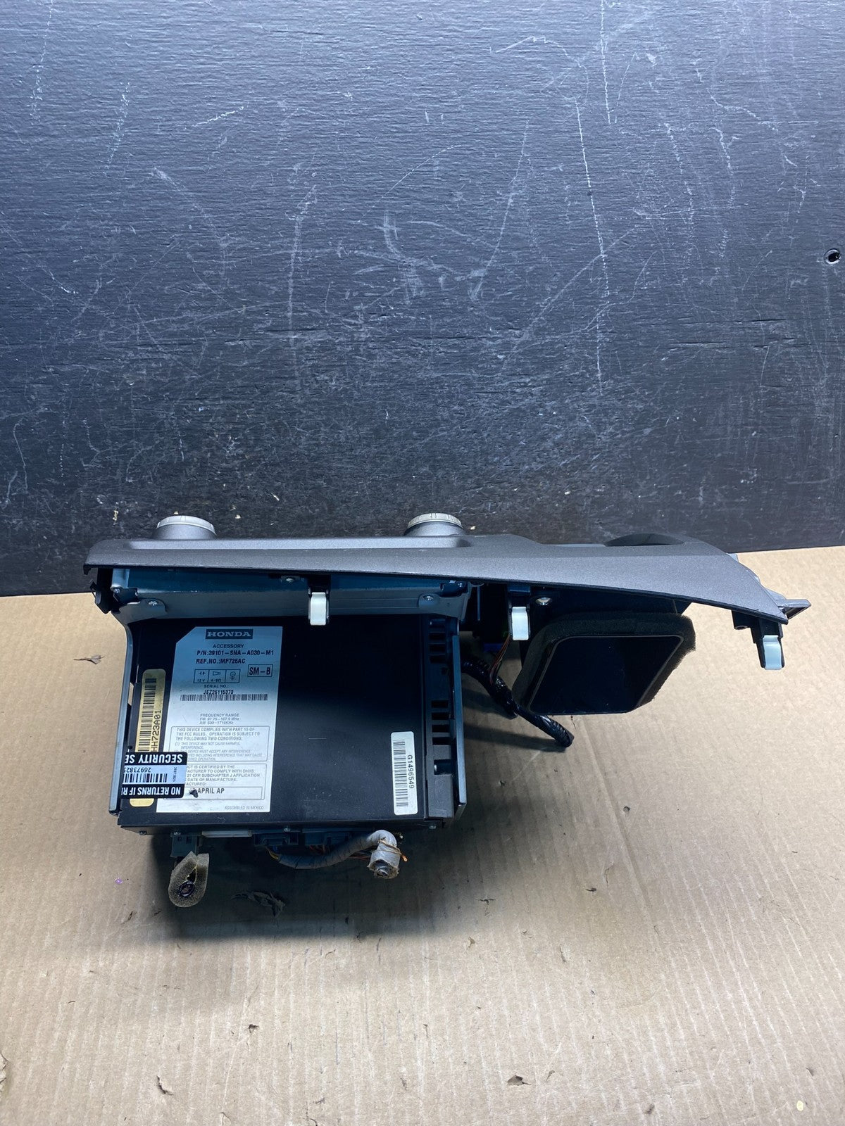 2006 - 2011 Honda Civic Radio AM/FM Climate Control Air Vent Bezel AG3962 DW3