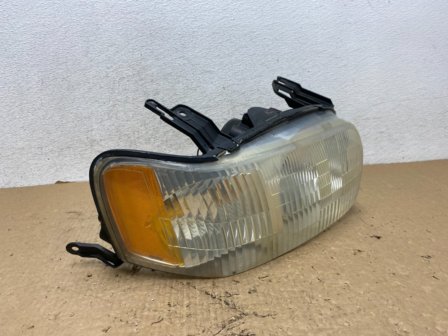 2001 - 2004 Ford Escape Right Passenger RH Halogen Headlight af8218 DG2