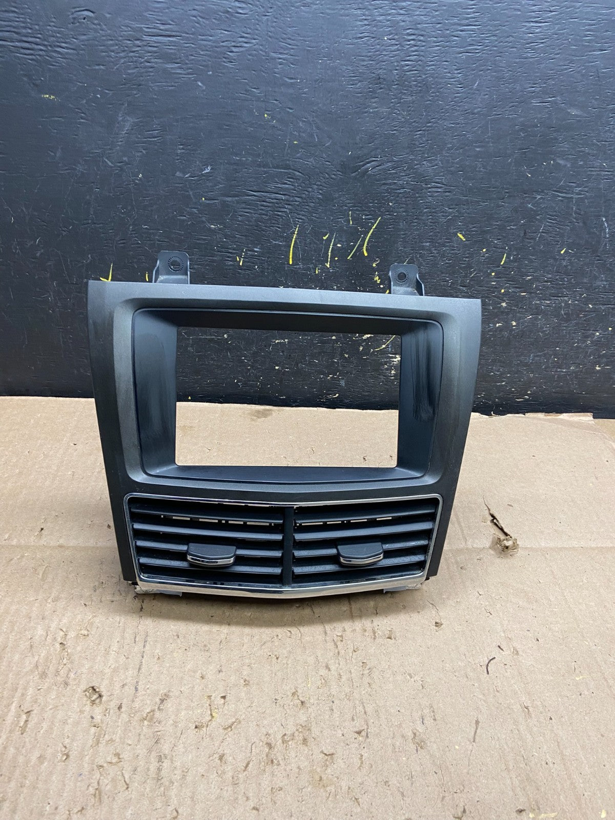 2010 - 2012 Lincoln Mkt Center Dash Gps Radio Bezel Panel Air Vent OEM y5431 DG0