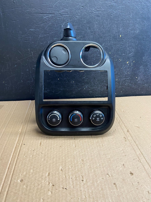 2011 to 2017 Jeep Compass Dash Climate Temperature Control Radio Bezel af6187 DG0