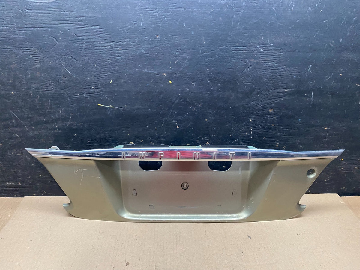 2000 2001 Infiniti I30 Rear Trunk Deck Finish Panel License Plate Trim u7452 DG0